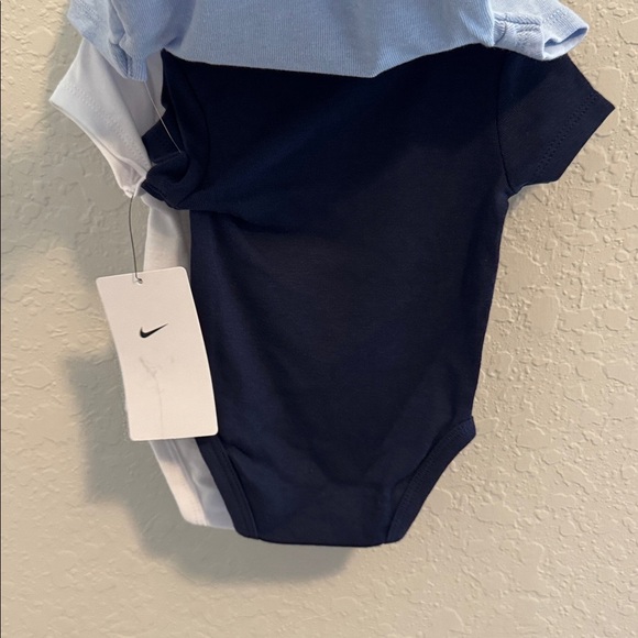 Nike Infant Bodysuit 3 Pack - Picture 3 of 4